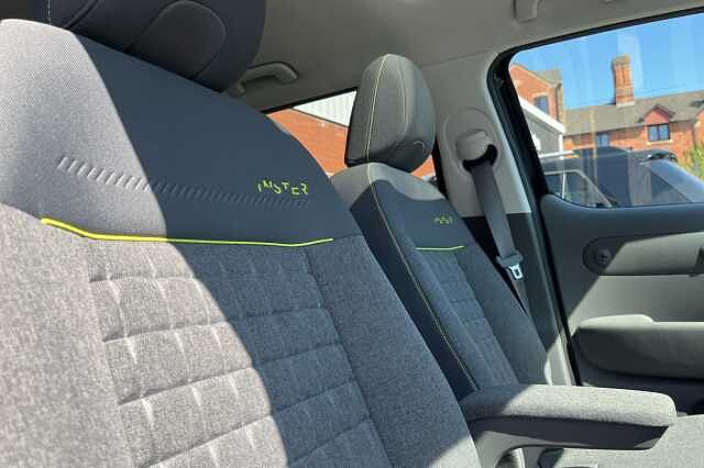 Hyundai INSTER Cross 49kWh 5dr Auto Black