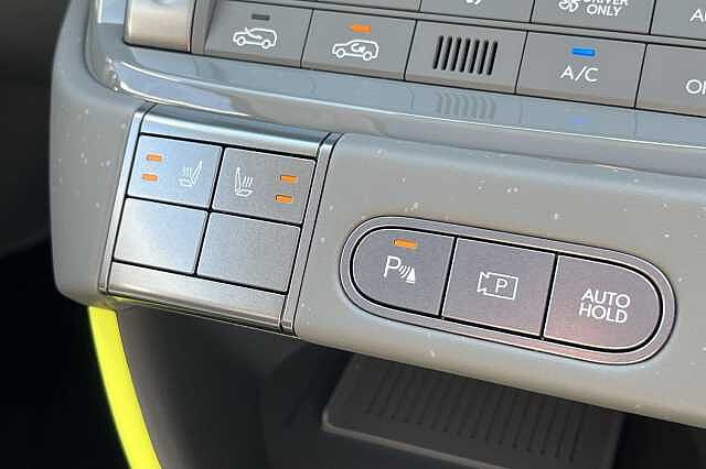 Hyundai INSTER Cross 49kWh 5dr Auto Black
