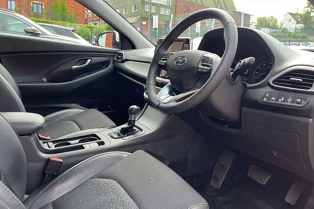 Hyundai I30 FASTBACK 1.4 T-GDI Premium 5dr DCT White