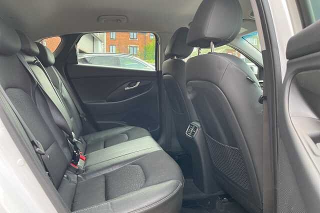 Hyundai I30 FASTBACK 1.4 T-GDI Premium 5dr DCT White