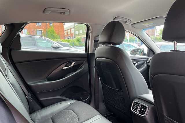 Hyundai I30 FASTBACK 1.4 T-GDI Premium 5dr DCT White
