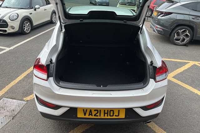 Hyundai I30 FASTBACK 1.4 T-GDI Premium 5dr DCT White