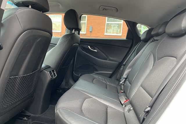 Hyundai I30 FASTBACK 1.4 T-GDI Premium 5dr DCT White