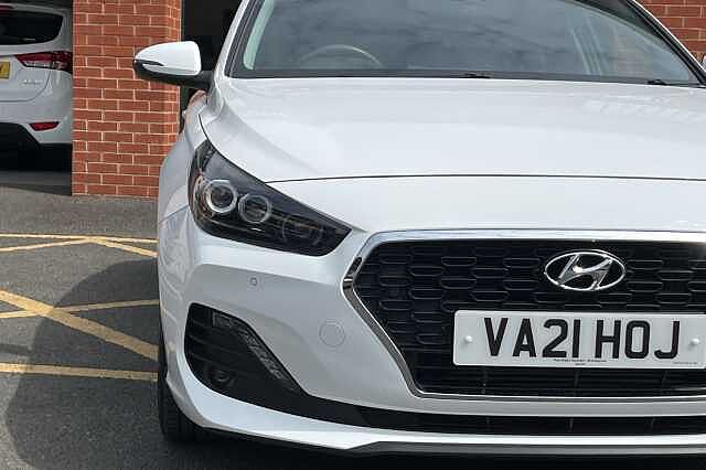 Hyundai I30 FASTBACK 1.4 T-GDI Premium 5dr DCT White