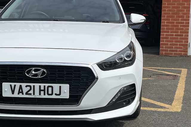 Hyundai I30 FASTBACK 1.4 T-GDI Premium 5dr DCT White