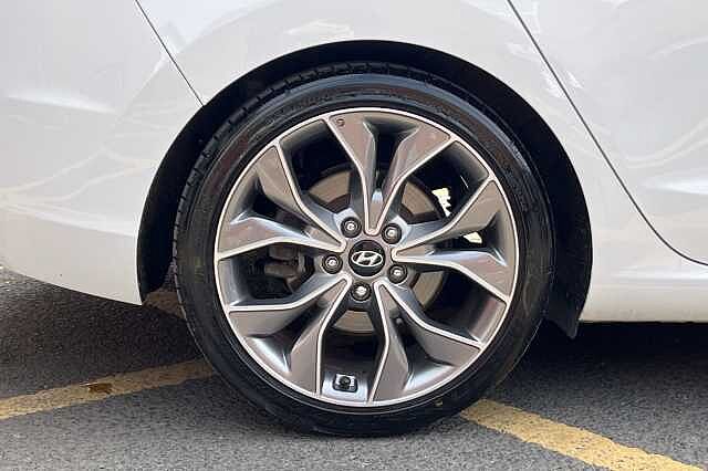 Hyundai I30 FASTBACK 1.4 T-GDI Premium 5dr DCT White