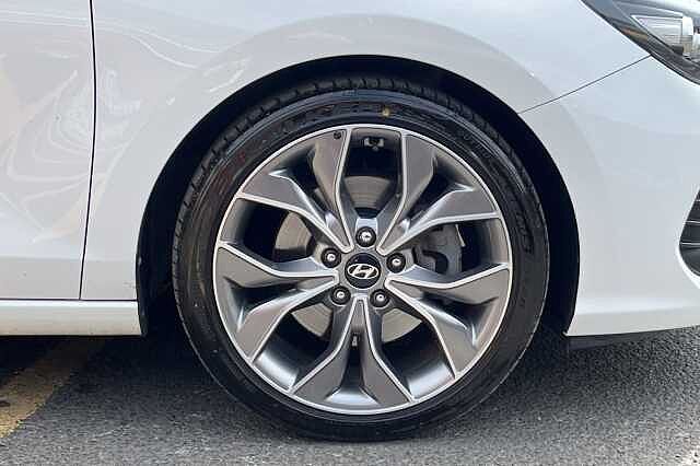 Hyundai I30 FASTBACK 1.4 T-GDI Premium 5dr DCT White