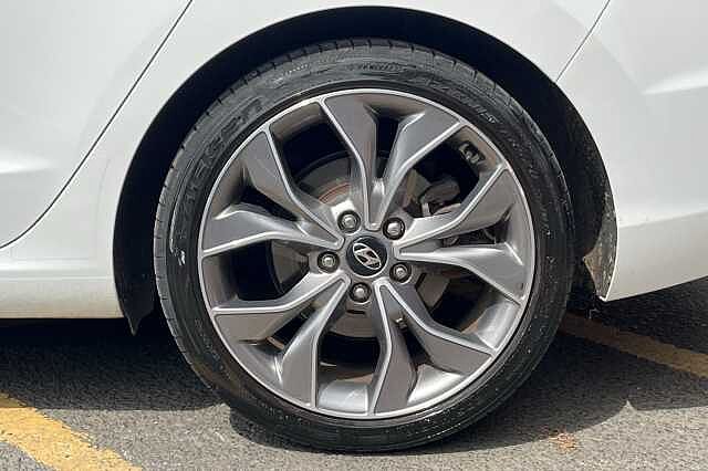 Hyundai I30 FASTBACK 1.4 T-GDI Premium 5dr DCT White