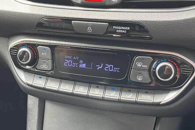Hyundai I30 FASTBACK 1.4 T-GDI Premium 5dr DCT White