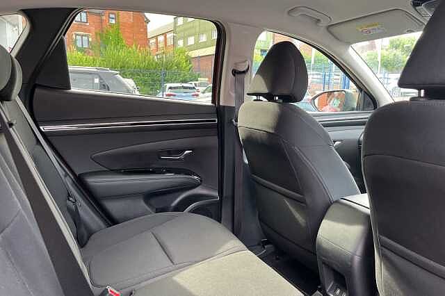 Hyundai TUCSON 1.6 T-GDi Hybrid 230ps SE Connect 5dr 2WD Auto Red