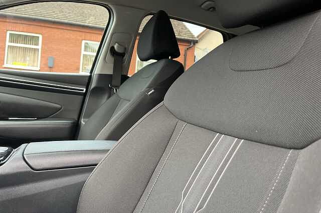 Hyundai TUCSON 1.6 T-GDi Plug-in Hybrid Premium 5dr 4WD Auto Black