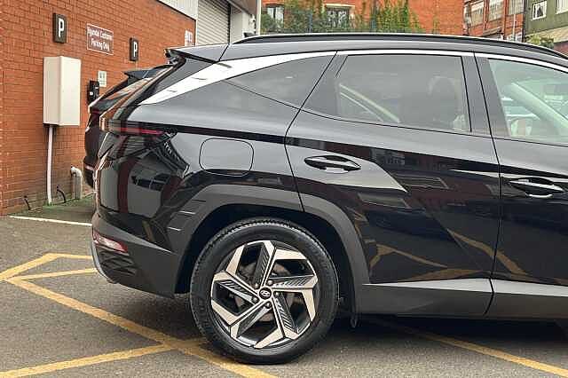Hyundai TUCSON 1.6 T-GDi Plug-in Hybrid Premium 5dr 4WD Auto Black