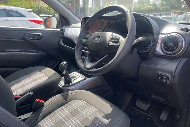Hyundai i10 1.2 Premium 5dr Auto [Nav]