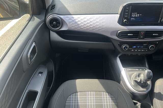 Hyundai i10 1.2 Premium 5dr Auto [Nav]