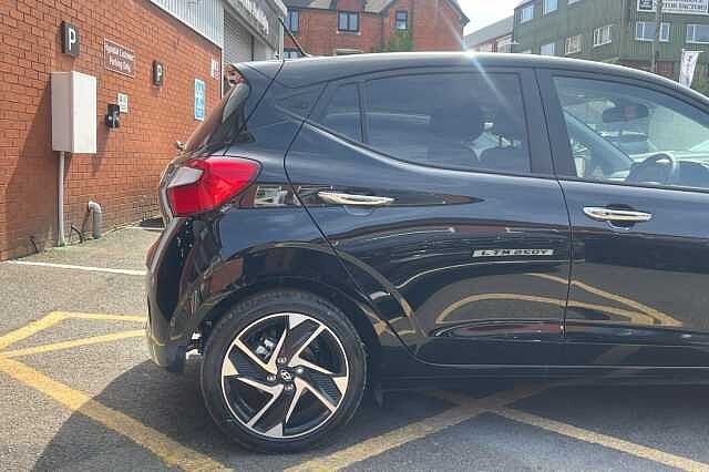 Hyundai i10 1.2 Premium 5dr Auto [Nav]