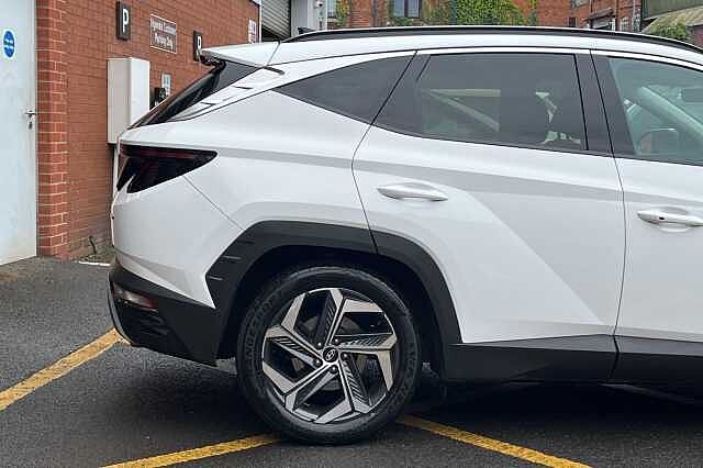 Hyundai TUCSON 1.6 T-GDi 48Volt MHEV Ultimate 5dr 2WD DCT White