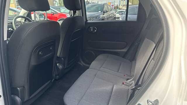 Hyundai INSTER 85kW 02 49kWh 5dr Auto Electric Hatchback