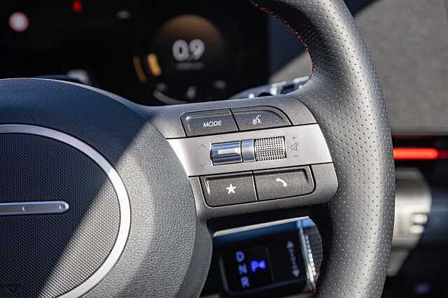 Hyundai KONA HATCHBACK 1.6T 138 N Line S 5dr DCT Atlas White