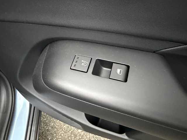 Hyundai KONA 1.6 Hybrid 129 Ultimate 5dr DCT Meta BLUE