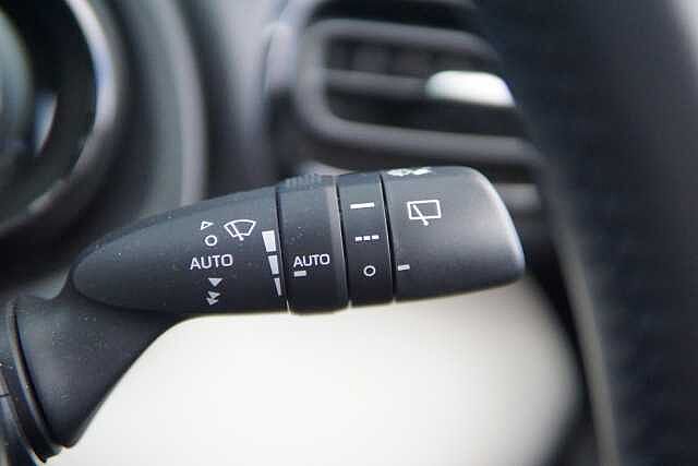 Toyota Yaris 1.5 Hybrid Excel 5dr CVT