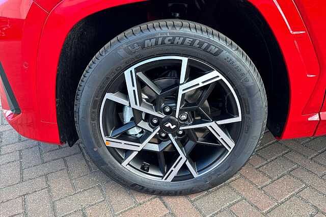Hyundai TUCSON 1.6T 150 N Line S 5dr DCT Engine Red