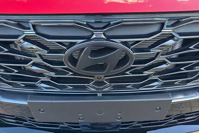 Hyundai TUCSON 1.6T 150 N Line S 5dr DCT Engine Red