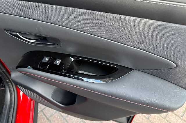 Hyundai TUCSON 1.6T 150 N Line S 5dr DCT Engine Red