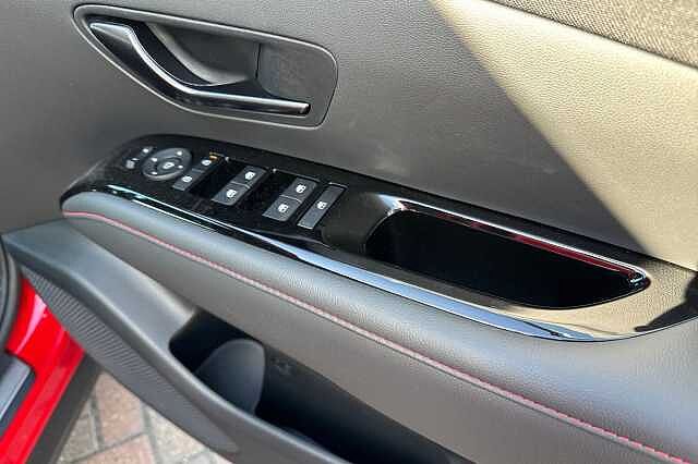 Hyundai TUCSON 1.6T 150 N Line S 5dr DCT Engine Red