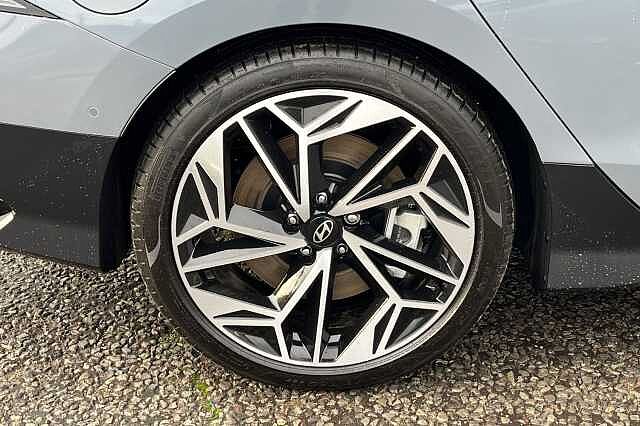Hyundai Ioniq 6 77.4kwh Ultimate Saloon 4dr Electric Auto Awd (325 Ps)