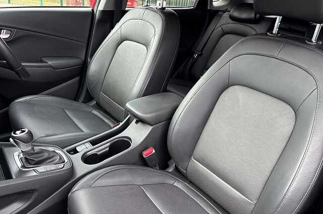 Hyundai KONA 1.6 H Gdi Ultimate Suv 5dr Petrol Hybrid Dct Euro 6 (s/s) (141 Ps) Pulse Red