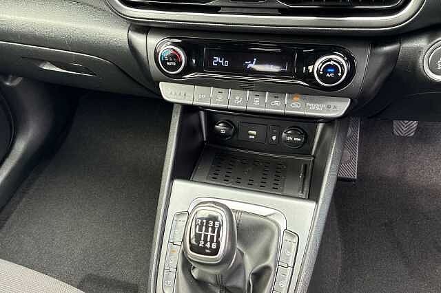 Hyundai KONA 1.0 T Gdi Mhev Premium Suv 5dr Petrol Hybrid Manual Euro 6 (s/s) (120 Ps) White
