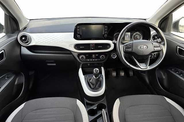 Hyundai I10 1.2 Premium Hatchback 5dr Petrol Manual Euro 6 (s/s) (84 Ps) Sleek Silver