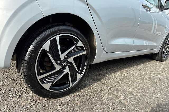 Hyundai I10 1.2 Premium Hatchback 5dr Petrol Manual Euro 6 (s/s) (84 Ps) Sleek Silver