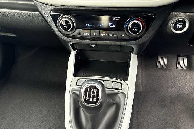 Hyundai I10 1.2 Premium Hatchback 5dr Petrol Manual Euro 6 (s/s) (84 Ps) Sleek Silver