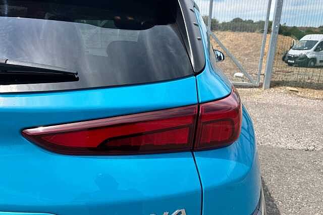 Hyundai KONA 1.6 H Gdi Premium Suv 5dr Petrol Hybrid Dct Euro 6 (s/s) (141 Ps) Dive Blue