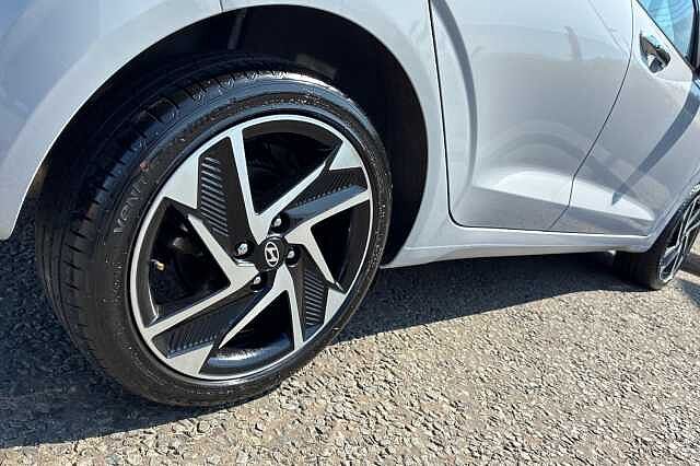 Hyundai I10 1.0 Premium Hatchback 5dr Petrol Auto Euro 6 (s/s) (63 Ps)