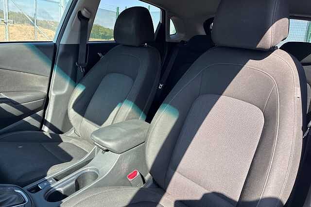 Hyundai KONA 1.6 H Gdi Premium Suv 5dr Petrol Hybrid Dct Euro 6 (s/s) (141 Ps) White