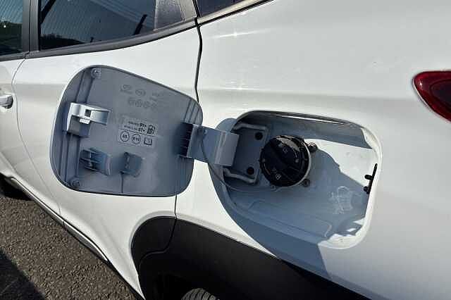 Hyundai KONA 1.6 H Gdi Premium Suv 5dr Petrol Hybrid Dct Euro 6 (s/s) (141 Ps) White