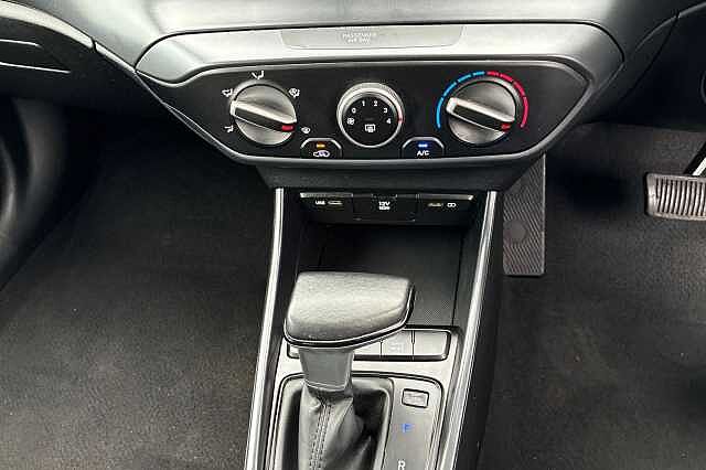 Hyundai I20 1.0 T Gdi Mhev Se Connect Hatchback 5dr Petrol Hybrid Dct Euro 6 (s/s) (100 Ps) Atlas White
