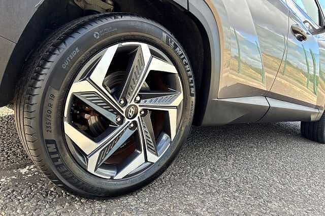 Hyundai TUCSON 1.6 H T Gdi Premium Suv 5dr Petrol Hybrid Auto Euro 6 (s/s) (230 Ps) Silky Bronze