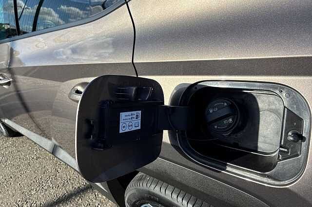 Hyundai TUCSON 1.6 H T Gdi Premium Suv 5dr Petrol Hybrid Auto Euro 6 (s/s) (230 Ps) Silky Bronze