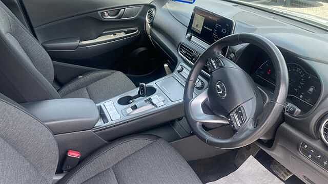 Hyundai KONA 64kWh Premium SUV 5dr Electric Auto (7kW Charger) (204 ps)