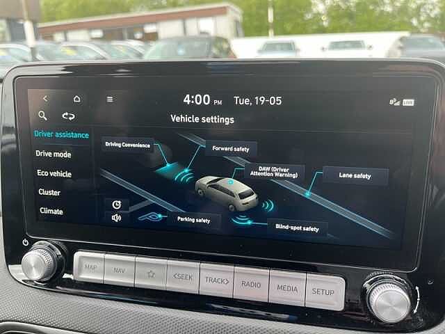 Hyundai KONA 39kWh Premium SUV 5dr Electric Auto (10.5kW Charger) (136 ps) Grey
