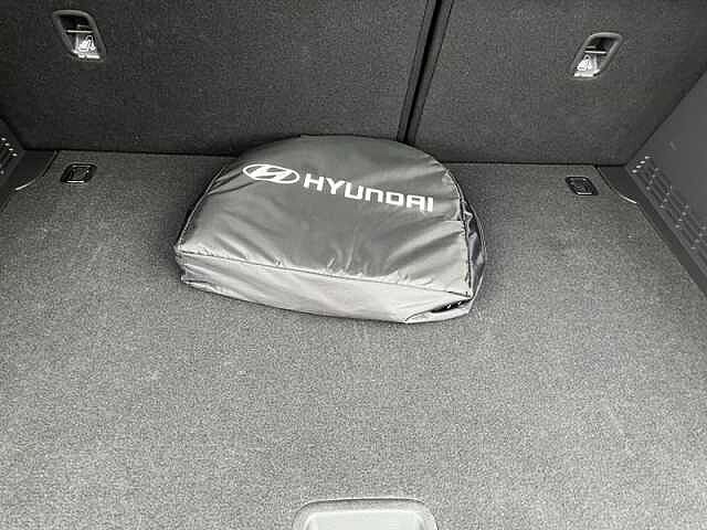 Hyundai KONA 39kWh Premium SUV 5dr Electric Auto (10.5kW Charger) (136 ps) Grey