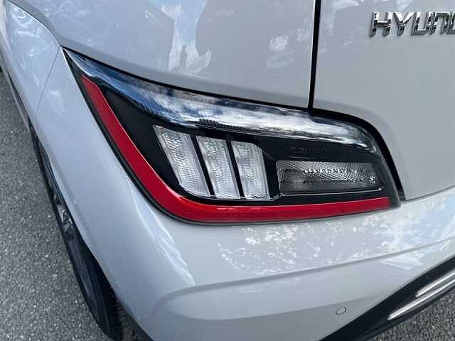 Hyundai KONA 64kWh Premium SUV 5dr Electric Auto (10.5kW Charger) (204 ps)