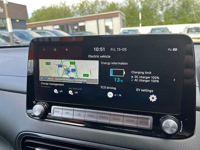 Hyundai KONA 64kWh Premium SUV 5dr Electric Auto (10.5kW Charger) (204 ps)