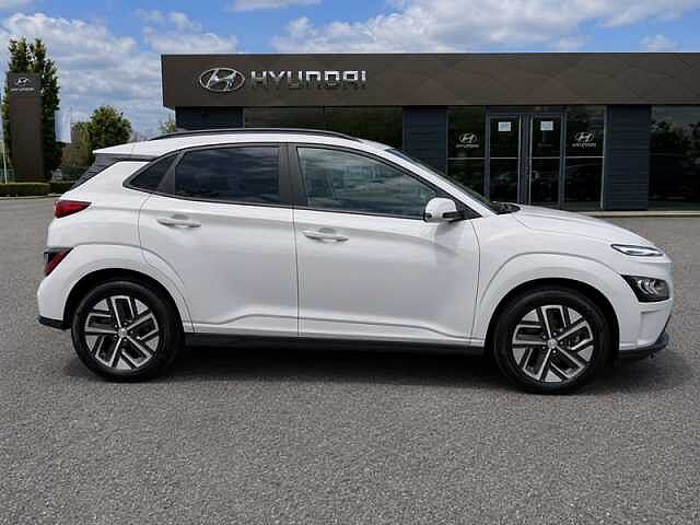 Hyundai KONA 64kWh Premium SUV 5dr Electric Auto (10.5kW Charger) (204 ps)