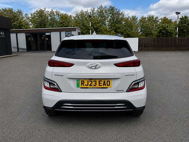 Hyundai KONA 64kWh Premium SUV 5dr Electric Auto (10.5kW Charger) (204 ps)