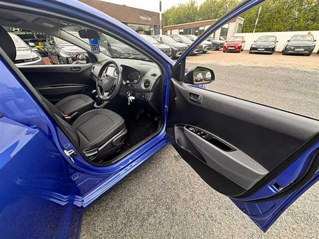 Hyundai i10 1.0 Play Hatchback 5dr Petrol Manual Euro 6 (67 ps)