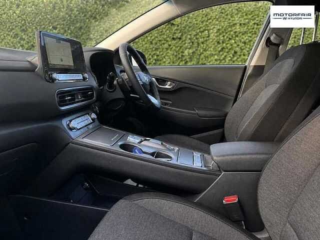 Hyundai KONA 39kWh SE Connect SUV 5dr Electric Auto (10.5kW Charger) (136 ps) Grey